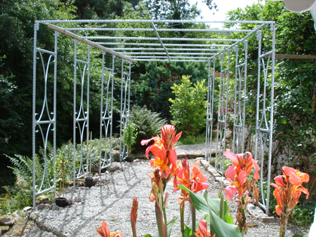 square iron vine arch support