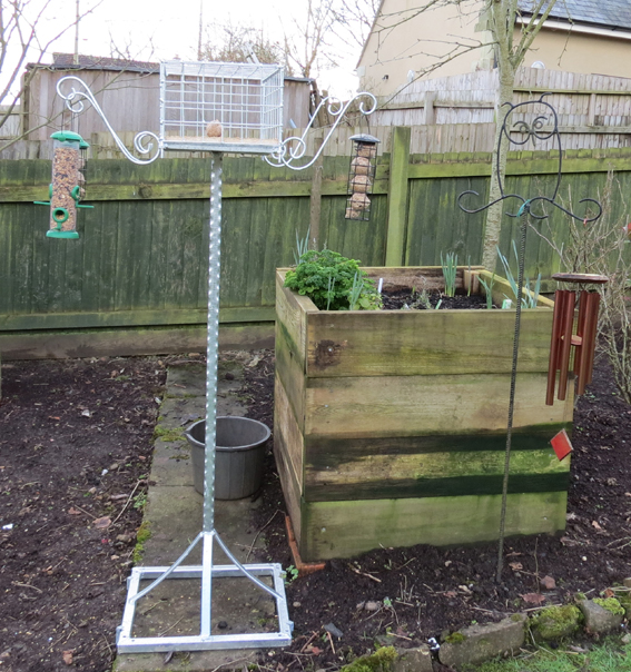 bird table feeder stand